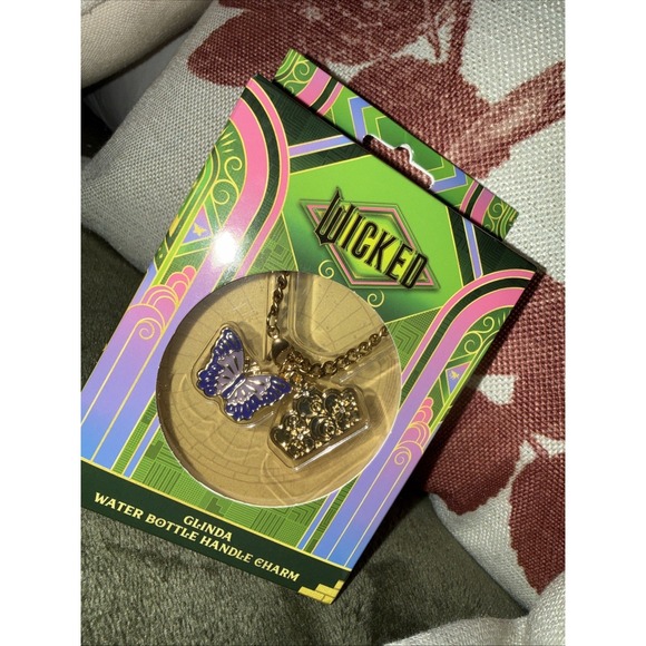 Stanley x Wicked Glinda Water Bottle Handle Charm Target Exclusive Wicked Movie - Picture 2 of 3